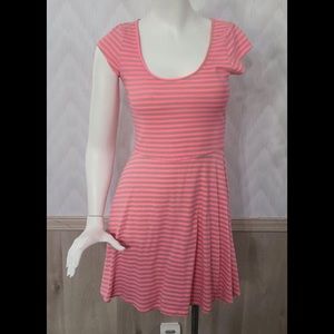 ❤️ American Eagle Outfitters Dress with Cut Out in back Size Small